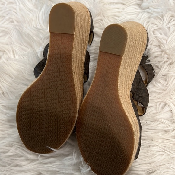 Beautiful Michael Kors platform shoes. Very sexy. - Picture 4 of 6